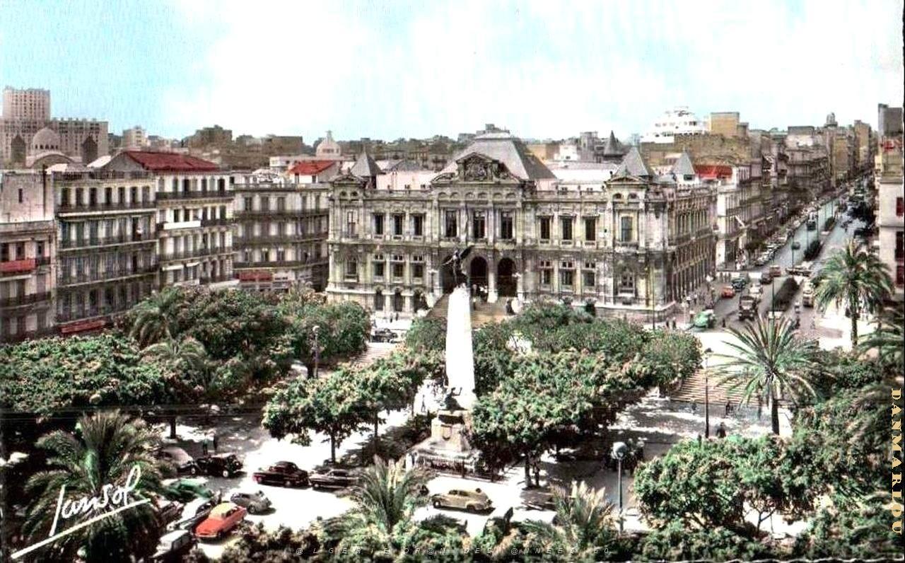 PA a- 17- Vue d'ensemble place d' Armes.JPG